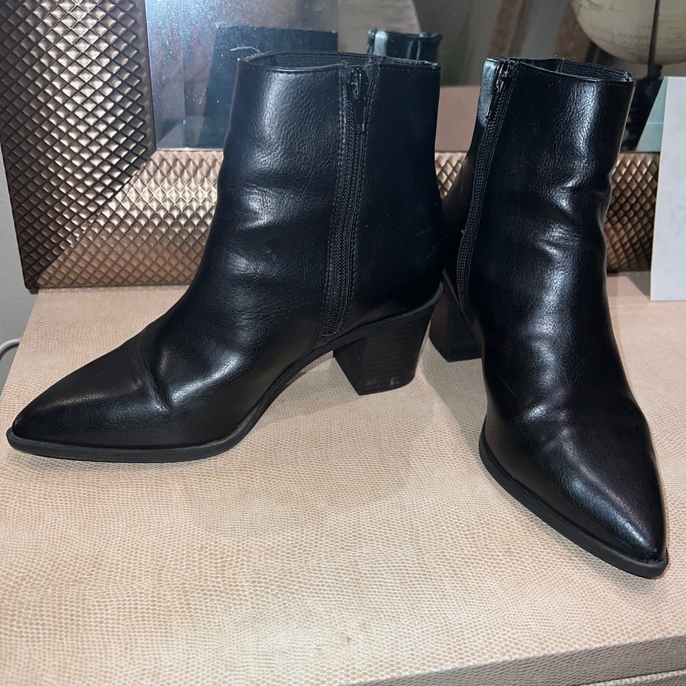Black heeled boots